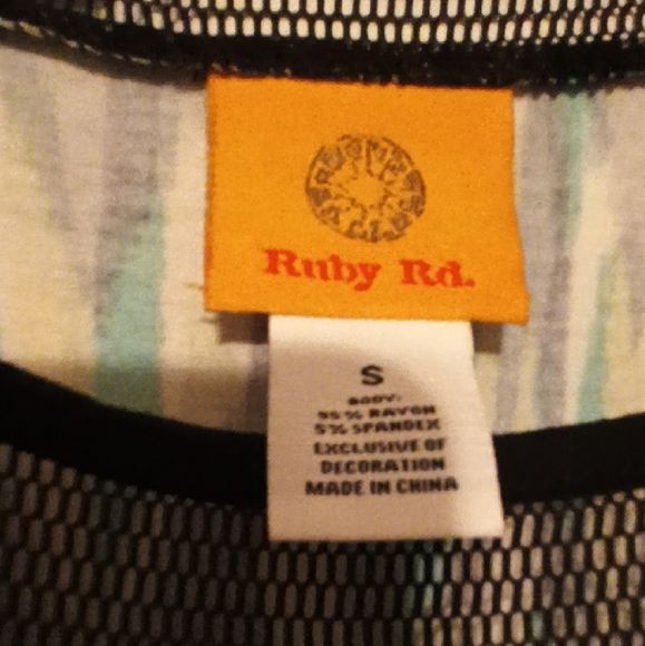 Preloved RUBY RD. TOP - Picture 2 of 2